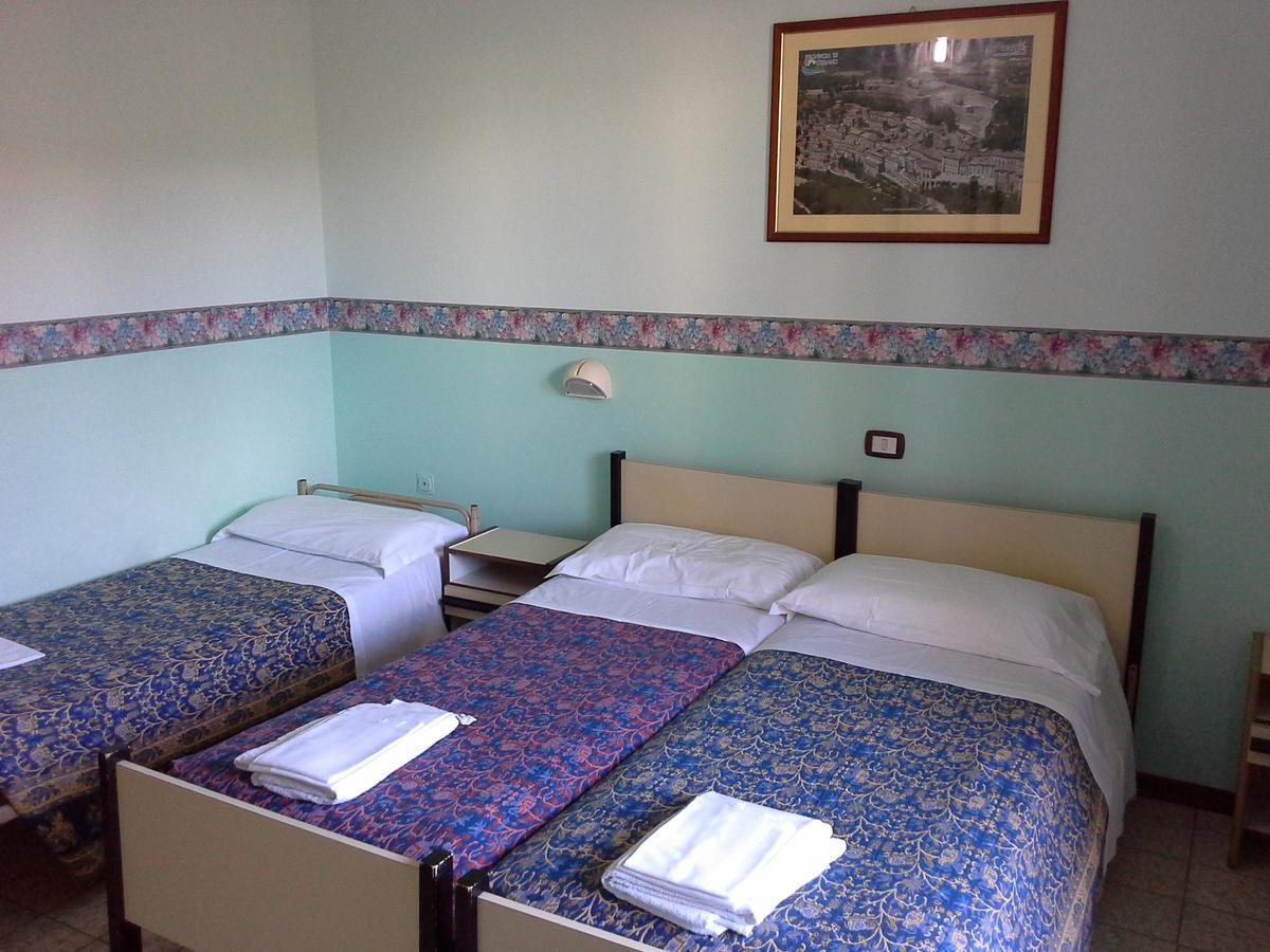 Hotel Bristol Pineto Bagian luar foto