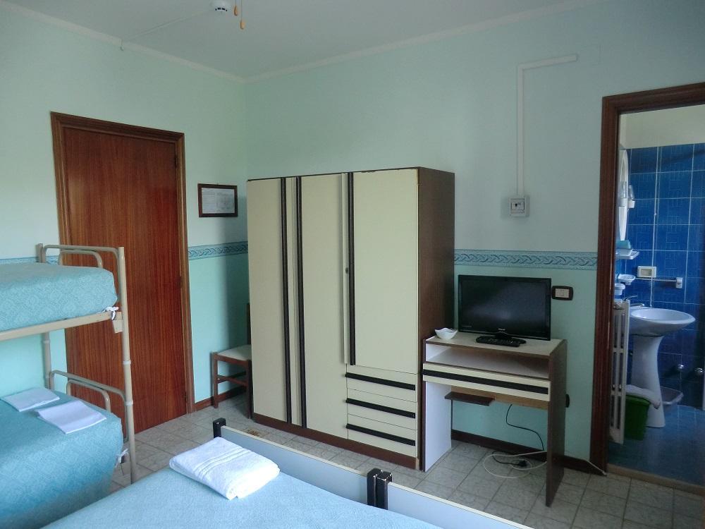 Hotel Bristol Pineto Bagian luar foto
