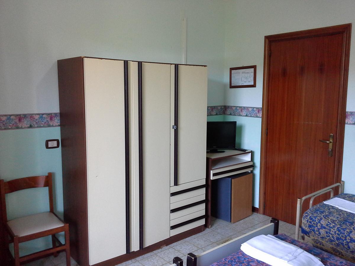 Hotel Bristol Pineto Bagian luar foto