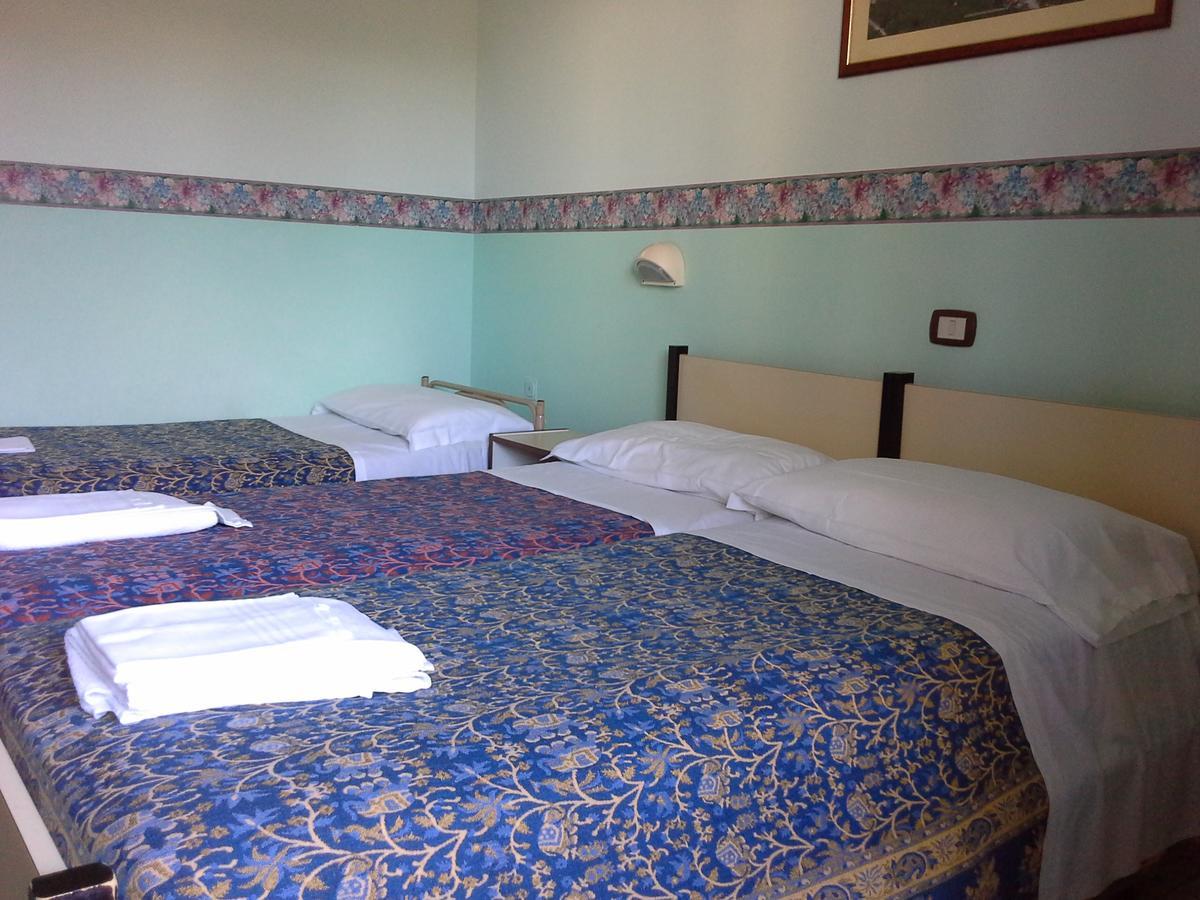 Hotel Bristol Pineto Bagian luar foto